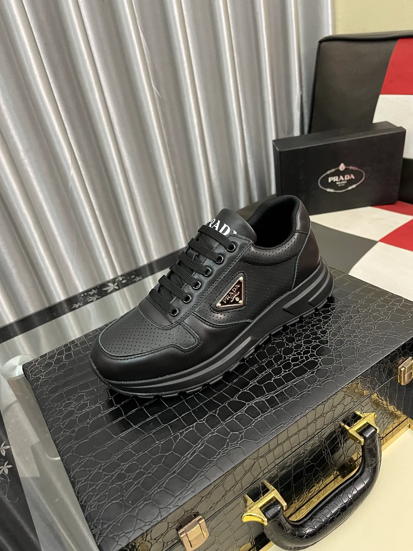 Men's shoes 💰420⌚️⌚️【PRADA】Prada - high-end quality original order 🔍🔍🔍 casual sports shoes - upper: 🔝 Nappa calfskin, brand hollow mesh hot reflective technology, tongue injection brand logo - lining: water-dyed cowhide - outsole: ultra-light TPU foam rubber; molded outsole -Ultra-high quality control and fine workmanship: highlighted (high-end, extravagance, and class) -Size: 38-443️⃣colors available